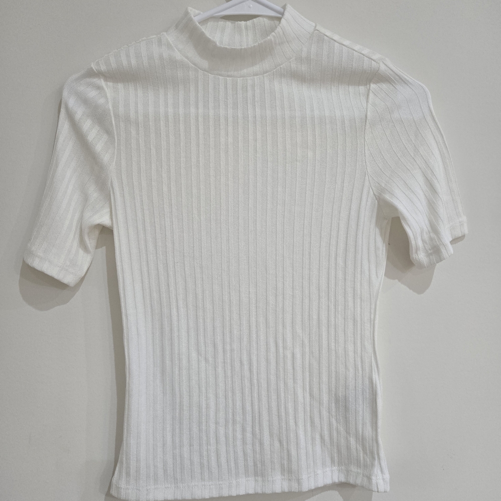 H&M Cream Ribbed Knit Top